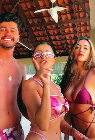 6. Sexy Ca Garcia Enseña Escote Con Bikini