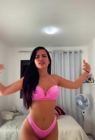 4. Atractiva Dine Azevedo Con Seductores Bikini Rosa