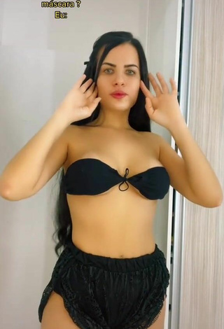 2. Bonita Dine Azevedo Con Sujetador De Bikini