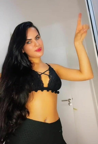 3. Bonita Dine Azevedo Con Sujetador Negro