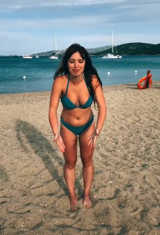 4. Atractiva Eleonora Olivieri Enseña Escote Con Seductores Bikini Turquesa En La Playa Y Tetas Saltarinas