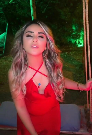 Sexy Gizemjelii con Vestido Rojo