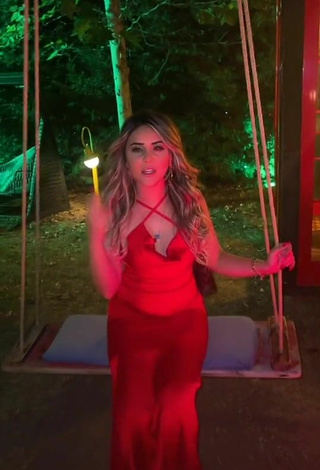 3. Sexy Gizemjelii Con Vestido Rojo