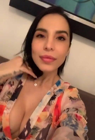 Jessi Pereira Demuestra Escote Adorable