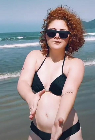 2. Sexy Jessyrobot Con Bikini Negro En La Playa