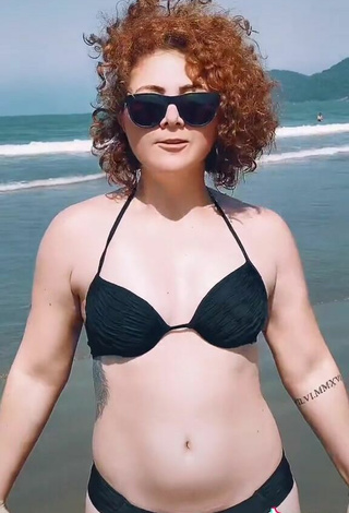 3. Sexy Jessyrobot Con Bikini Negro En La Playa