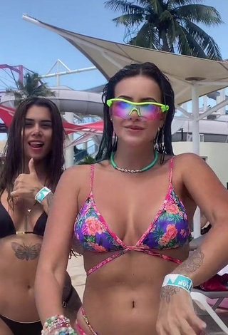 4. Sexy Lais Bianchessi Con Bikini