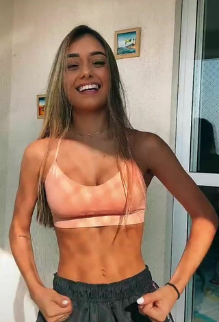 6. Sexy Luane Guiné Con Sujetador Deportivo Melocotón Y Pechos Saltarinas