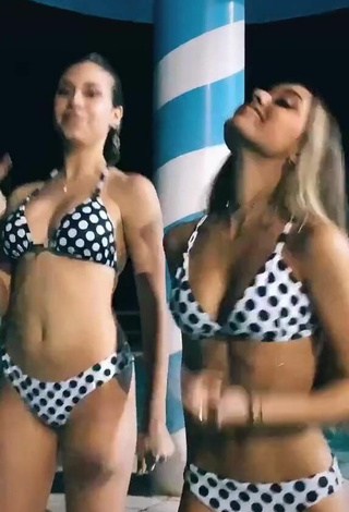 5. Caliente Luane Guiné Con Bikini