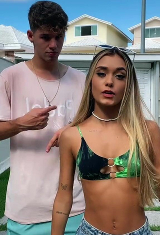 Caliente Luane Guiné con Sujetador de Bikini