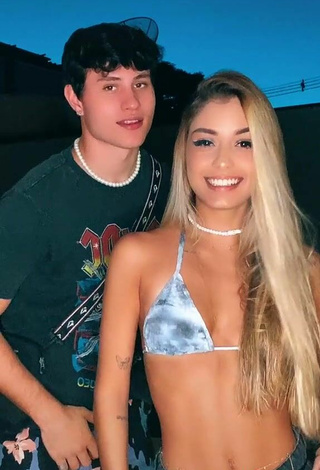 6. Luane Guiné Parece Hermosa Con Sujetador De Bikini