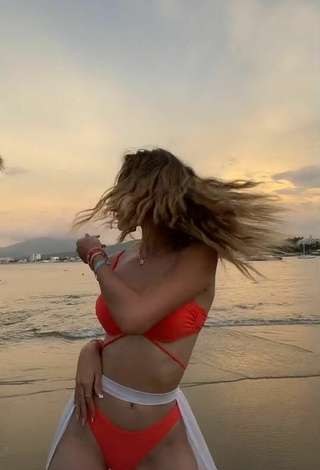 4. Caliente Ludwika Santoyo Con Bikini Naranja En La Playa