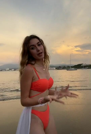 5. Caliente Ludwika Santoyo Con Bikini Naranja En La Playa