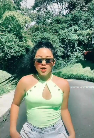 3. Hermosa Mafe Vásquez Con Top Verde