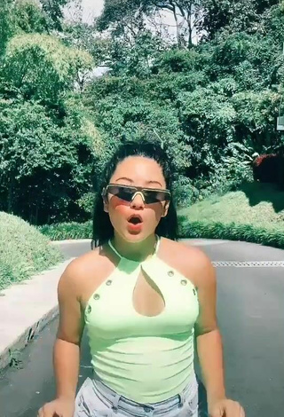 6. Hermosa Mafe Vásquez Con Top Verde