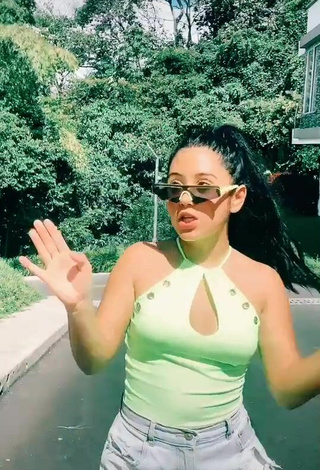 Sexy Mafe Vásquez con Top Verde