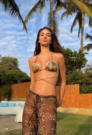 6. Sexy Natalie Vértiz Enseña Escote Con Sujetador De Bikini