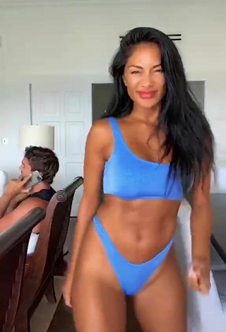 6. Sexy Nicole Scherzinger Enseña Escote Con Bikini Azul