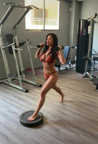 2. Caliente Nicole Scherzinger Enseña Escote Con Bikini Marrón En El Club Deportivo Mientras Hace Ejercicios Físicos