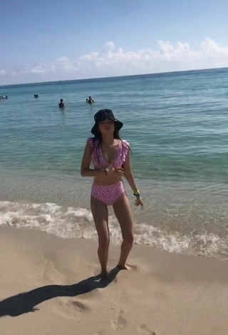 5. Hermosa Paola Ruiz Con Bikini Rosa En La Playa