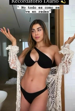 Sexy Paula Galindo con Bikini Negro