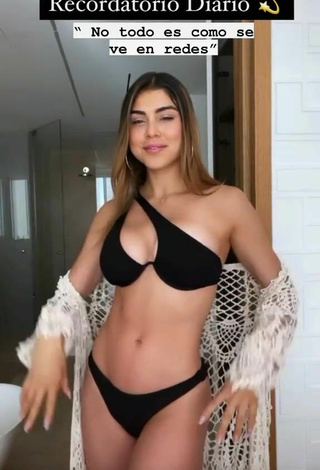 3. Sexy Paula Galindo Con Bikini Negro