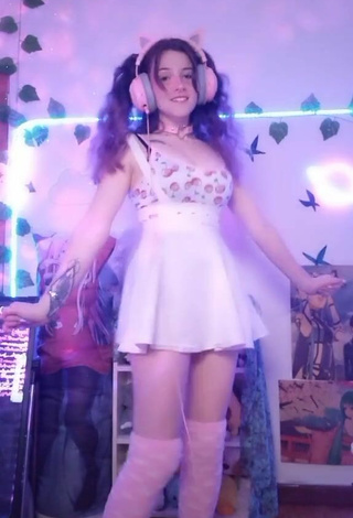 5. Bonita Ryn GamerGirl Egirl Enseña Escote Con Top Y Tetas Saltarinas