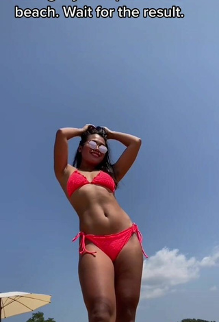 3. Sexy Virgie Ann Casteel Con Bikini Rojo En La Playa