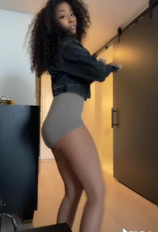 6. Hermosa Rubi Rose Enseña El Culo Mientras Hace Twerking