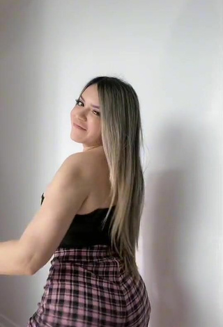 5. Sexy Hai Enseña El Culo Mientras Hace Twerking