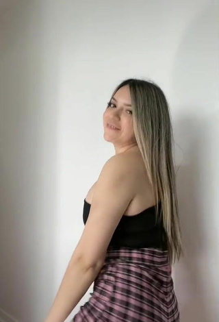 6. Sexy Hai Enseña El Culo Mientras Hace Twerking