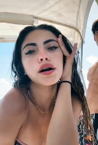 3. Dulce Valeria Arguelles Con Bikini En Un Barco