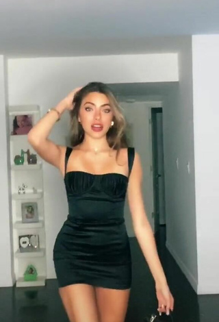 3. Caliente Valeria Arguelles Con Vestido Negro