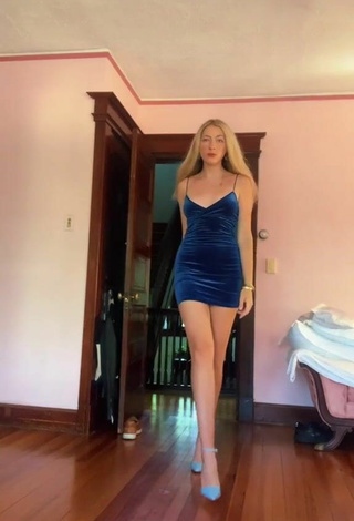 4. Sexy Vikavids Con Vestido Azul