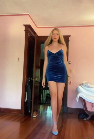 5. Sexy Vikavids Con Vestido Azul