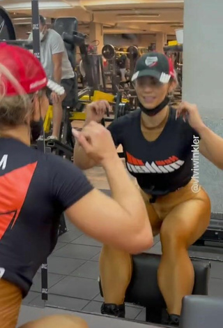 4. Más Caliente Vivi Winkler Enseña El Culo En El Club Deportivo