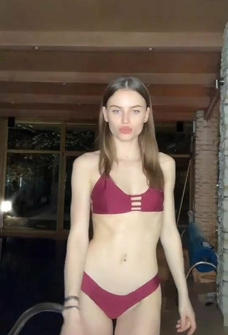 Sexy Zava_ly con Bikini Rojo