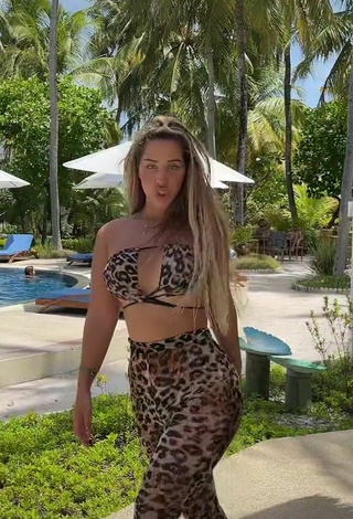 2. Más Caliente MIRAVI Con Sujetador De Bikini