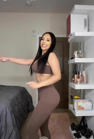 3. Sexy Alondra Ortiz Con Leggings Marrón