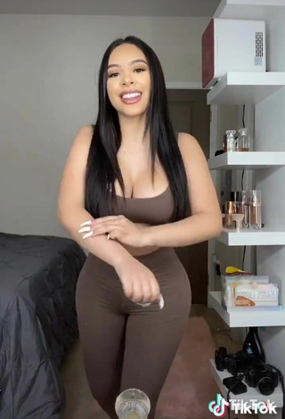 5. Sexy Alondra Ortiz Con Leggings Marrón