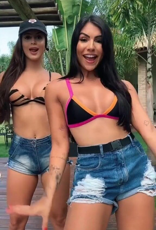 Sexy Bianca Jesuino con Sujetador de Bikini