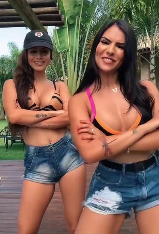 2. Sexy Bianca Jesuino Con Sujetador De Bikini