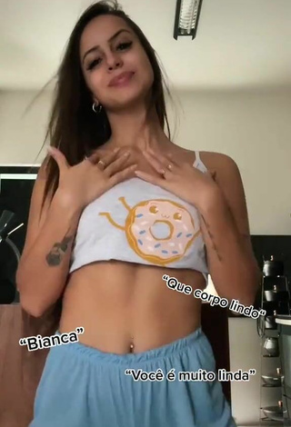 3. Elegante Bianca Jesuino Con Top Corto