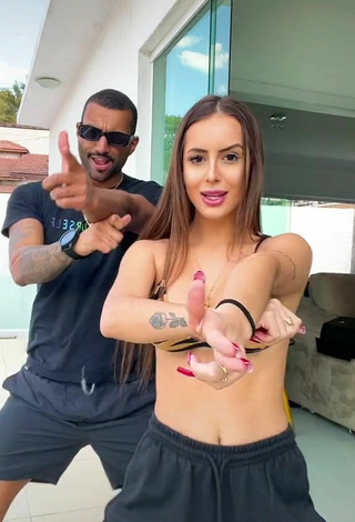 5. Atractiva Bianca Jesuino Con Seductores Sujetador De Bikini