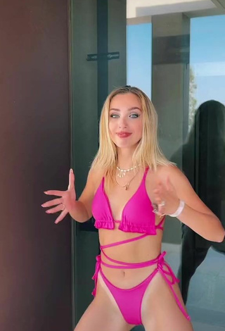 5. Caliente Carlotta Fiasella Garbarino Enseña Escote Con Bikini Rosa