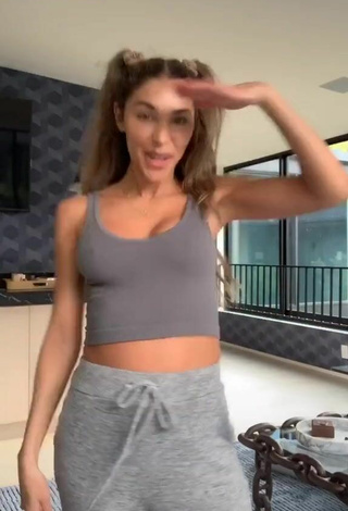 Caliente Chantel Jeffries Enseña Pezones y Senos Saltarines