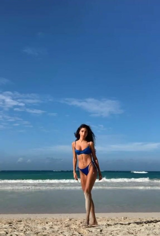 2. Caliente Chantel Jeffries Enseña El Culo En La Playa