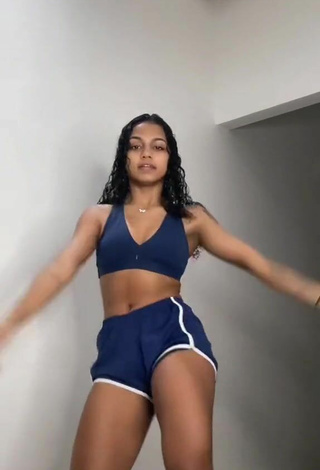 2. Sexy Radija Pereira Con Pantalones Cortos Deportivos