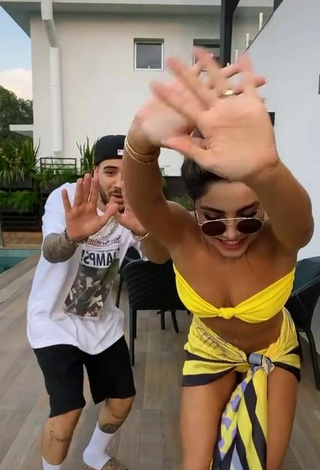 Sexy Gabriela Versiani enseña escote con Sujetador de Bikini