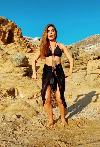 Sexy Gloria Trevi enseña escote con Sujetador de Bikini